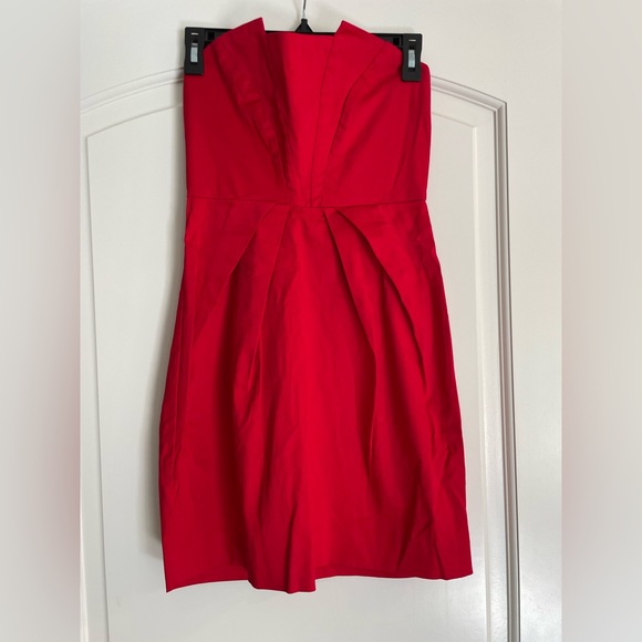 Charlotte Russe Dresses & Skirts - Charlotte Russe Strapless Red Pleated Cocktail Dress